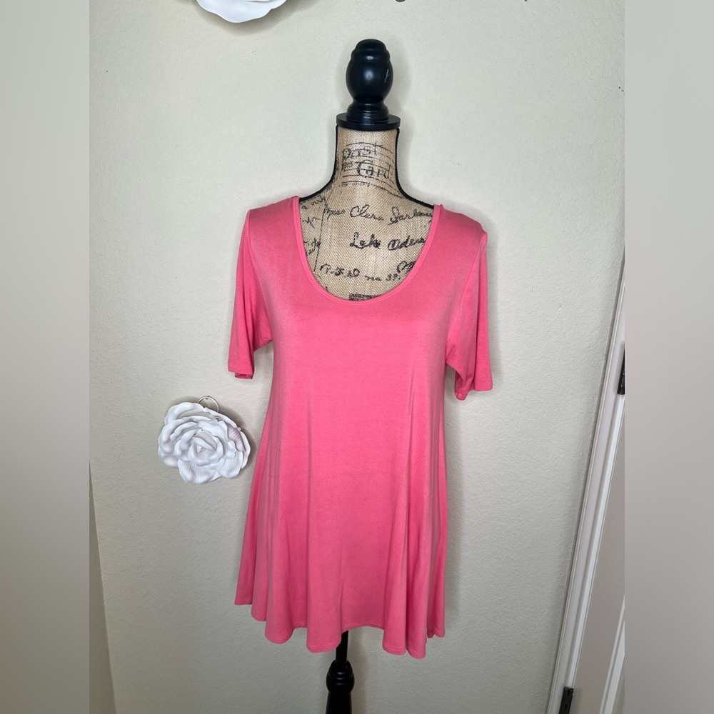 NTM: LuLaRoe Perfect Tee Discontinued Swing Top in Vibrant Coral Side Small